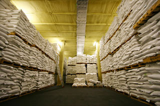 現在も年間７７万トンの米が輸入され、日本各地の倉庫に保管されている