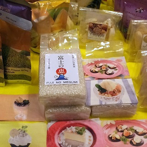 たとみ農園がタイで生産したあきたこまちのブランド米「富士の恵」