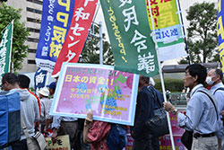8000人が参加した10月15日の中央集会（東京港区の芝公園）