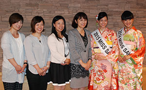 中川郁子農林水産大臣政務官と農業女子プロジェクトメンバー