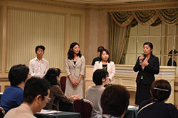 農業女子プロジェクトのメンバー（左から宮本さん、高橋さん、岡本さん、浅川さん）