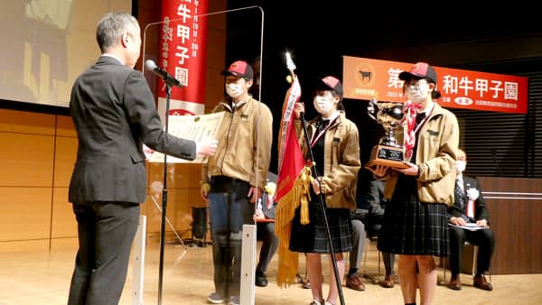プロ並みの肉質に逆風の畜産業への目標力強く　3年ぶり実参加の「和牛甲子園」で高校牛児たち