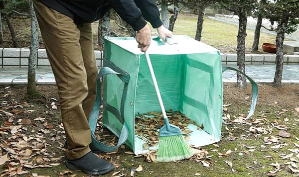 落ち葉回収のストレス解消「Breezy Green 二重底スタンドバッグ」新発売　コメリ