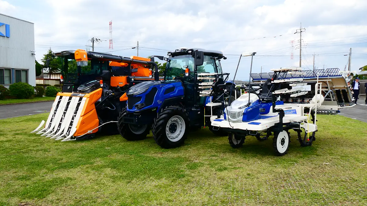 「ＪＡＰＡＮ」シリーズの田植え機、トラクタ、コンバインの新製品を一挙公開　大型農機で成長戦略を加速　井関農機