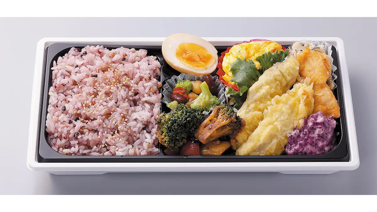 女子栄養大生が開発「ゆかりタルタル仕立　あじと鶏の天ぷら弁当」発売　コープデリ