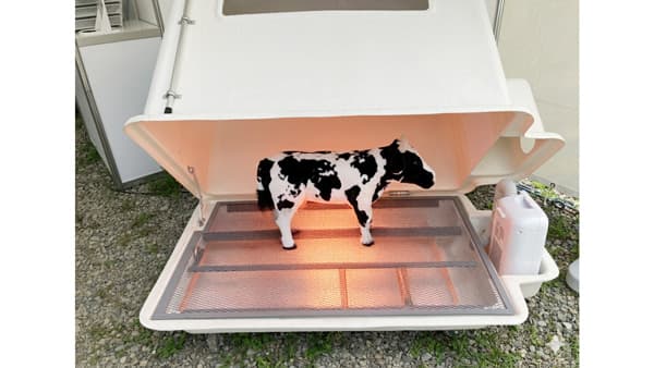 子牛の寒冷ストレス事故対策　温風式保育器「子牛あったか」販売開始　日本仮設