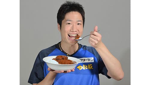 卓球界のエースが監修「水谷隼 ハンバーグハヤシ」新発売　フリーデン
