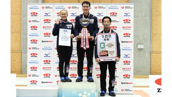 ミックスダブルスカーリング選手権優勝チームへ青森県産米と肉を贈呈　ＪＡ全農