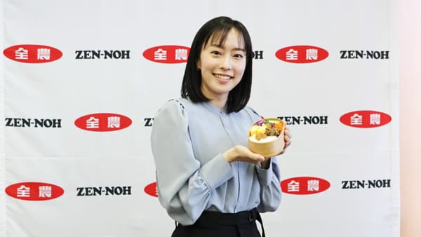 石川佳純が国産食材使用の手作り弁当を披露　ランチ会で全農職員と交流