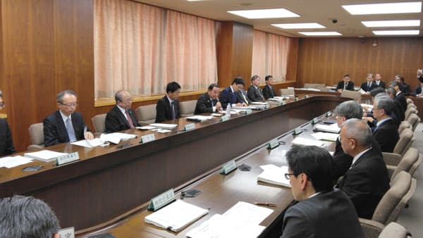 基本法改正方向　政府正式決定　関連４法を次期通常国会に提出へ