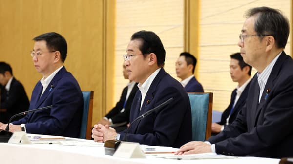 運転手不足の2024年問題対応へ　荷主経営者層への規制的措置や再配達率半減など　政府が政策パッケージ