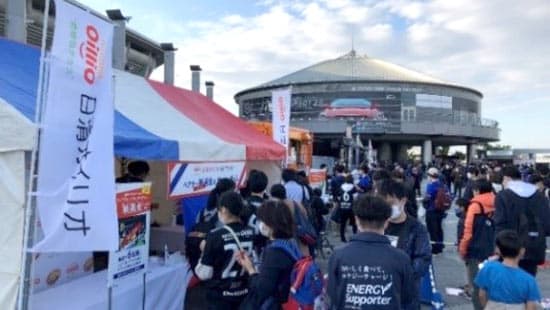 横浜F･マリノス冠試合「日清オイリオ#揚げてこうぜ」を開催　日清オイリオ
