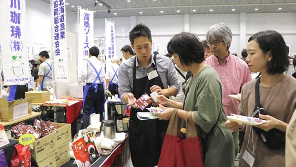 商品を味わって作り手と交流　創立20周年の「商品展示会」開催　パルシステム群馬