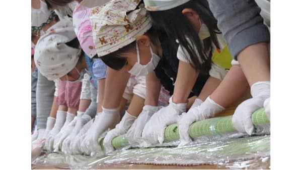 今年の節分は2月2日　親子で長さ7ｍのジャンボ巻きずしに挑戦　コープこうべ