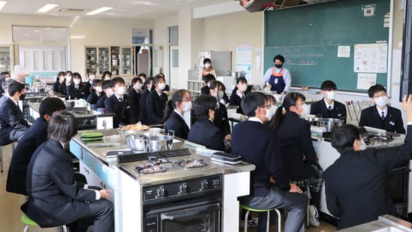 伊勢崎市立四ツ葉学園中学校で「SDGs学習会」実施　パルシステム群馬