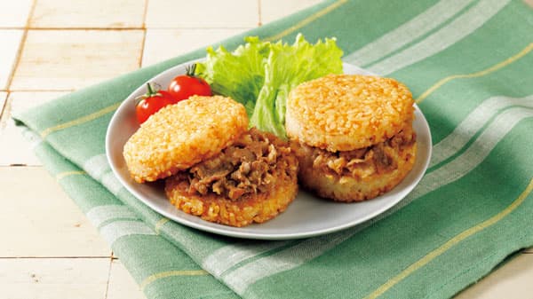 組合員の要望に応えて塩味控えめ「焼肉風ライスバーガー」新発売　生活クラブ