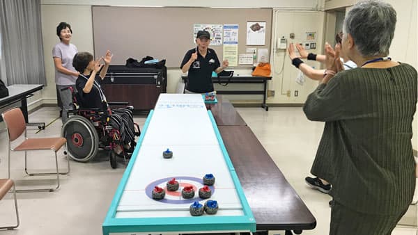 スポーツの日に卓上カーリングなど体験会　誰でも楽しめる競技を紹介　パルシステム埼玉