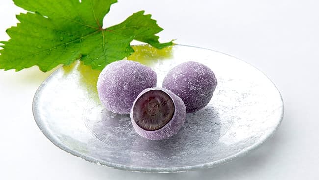 岡山県産「オーロラブラック」を丸ごと使った和菓子　期間限定で登場　宗家源吉兆庵