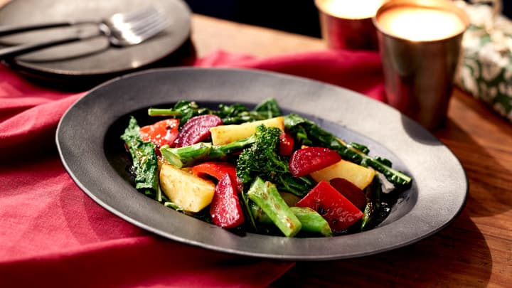 シェフ御用達カラフル野菜を食べて生産者応援　ミールキットなど販売　Oisix