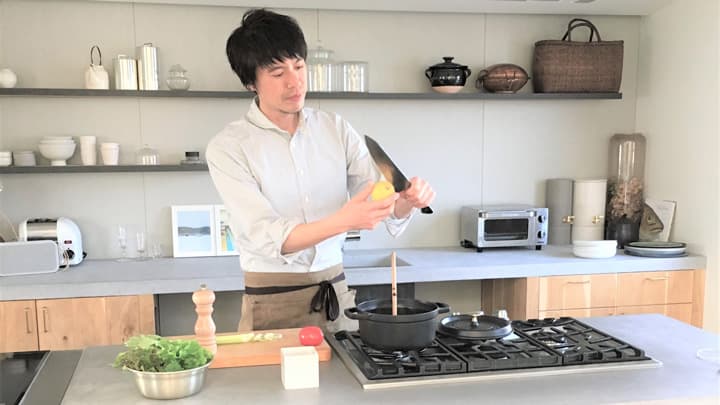 「青果日和」の魅力伝えるアンバサダーに料理研究家コウケンテツが就任