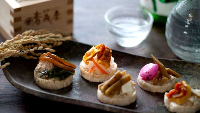 余剰の酒米を活用「酒のあで酒米せんべい」提供　星野リゾート青森屋