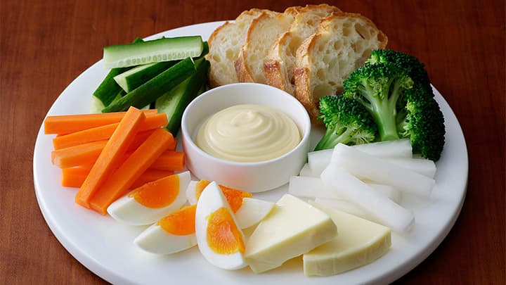 家飲みは簡単に楽しく「燻製マヨ」など使ったレシピ公開　キユーピー