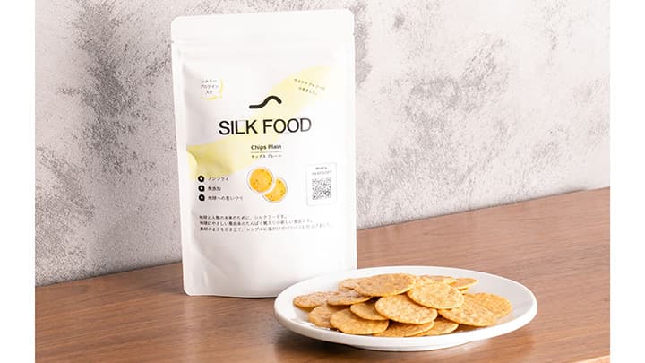 「蚕」専門の昆虫食スタートアップが「SILKFOODチップス」発売　エリー