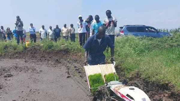 ケニアで田植え機械化プロジェクト　デモンストレーション実施　唐沢農機サービス