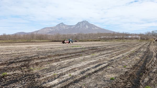 日本ハムと共同で高機能バイオ炭「宙炭」の実証実験開始　TOWING