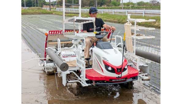 埼玉県幸手市で紙マルチ田植機の実演研修会　有機米栽培で地産ブランド強化へ　三菱マヒンドラ農機