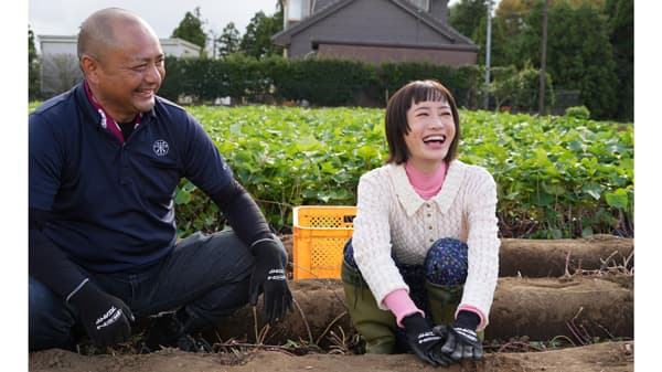 松本まりか　千葉の畑で全力さつまいも掘り「紅のご褒美」PR動画第二弾公開