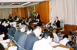 記者会見