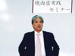 講演する朴健市氏