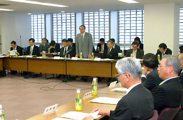 第1回JA全国大会議案審議会であいさつする宮田全中会長。