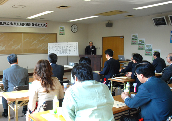 関係者への感謝を語る石原英助専務