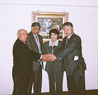 インド協同組合中央会のアミン会長（左から２人め）。右から茂木ＪＡ全中会長、佐藤ＪＡ全国女性協会長、田代ＪＡ全中副会長