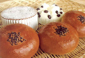（株）ローソンは７月２９日から国産米粉１００％使用の「あんぱん」「シフォンケーキ」「蒸しパン」を関東地区で発売する