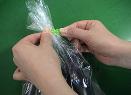 結束テープが簡単に手で切れるPM-V3型セミオートバッグシーラーを発売