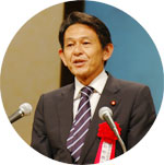 代読する松野頼久内閣官房副長官