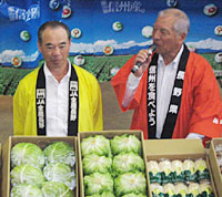あいさつする村井長野県知事（右）と大槻副会長