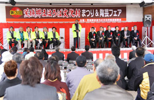 あいさつする大池裕・同協議会会長