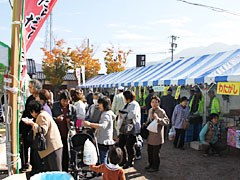 にぎわう会場のようす