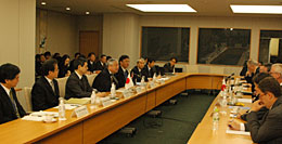 ２月14日午前外務省で始まった第14回会合