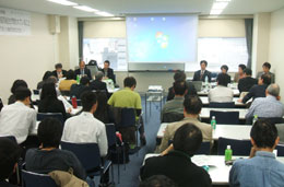 「日本の協同組合のあり方」で討議する第10分科会