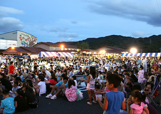 毎年８月、耳納の里で大々的に行われる納涼祭