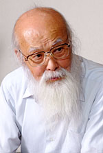 東京大学名誉教授（2012年国際協同組合年全国実行委員会名誉顧問）・宇沢弘文氏