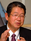 菅野孝志氏