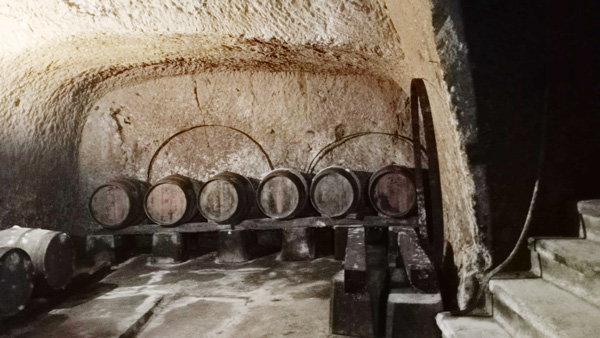 地下の熟成樽