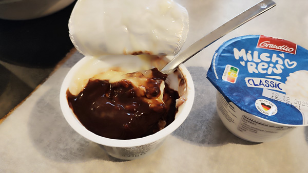 チョコ味のミルヒライス。日本人は、言われなければ、ご飯が入っているとは思わないだろう。