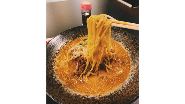 肉とビール_当店で一番人気の辛みそタンタン麺